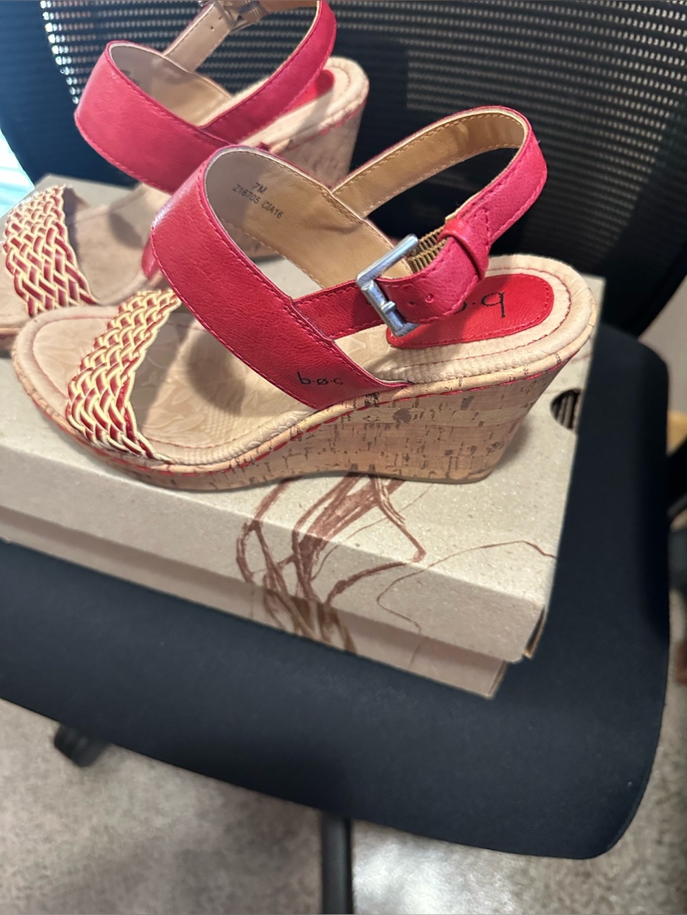 b.o.c. Red Braided Front-Strap Wedge Sandals 7M EUC - Picture 2 of 4